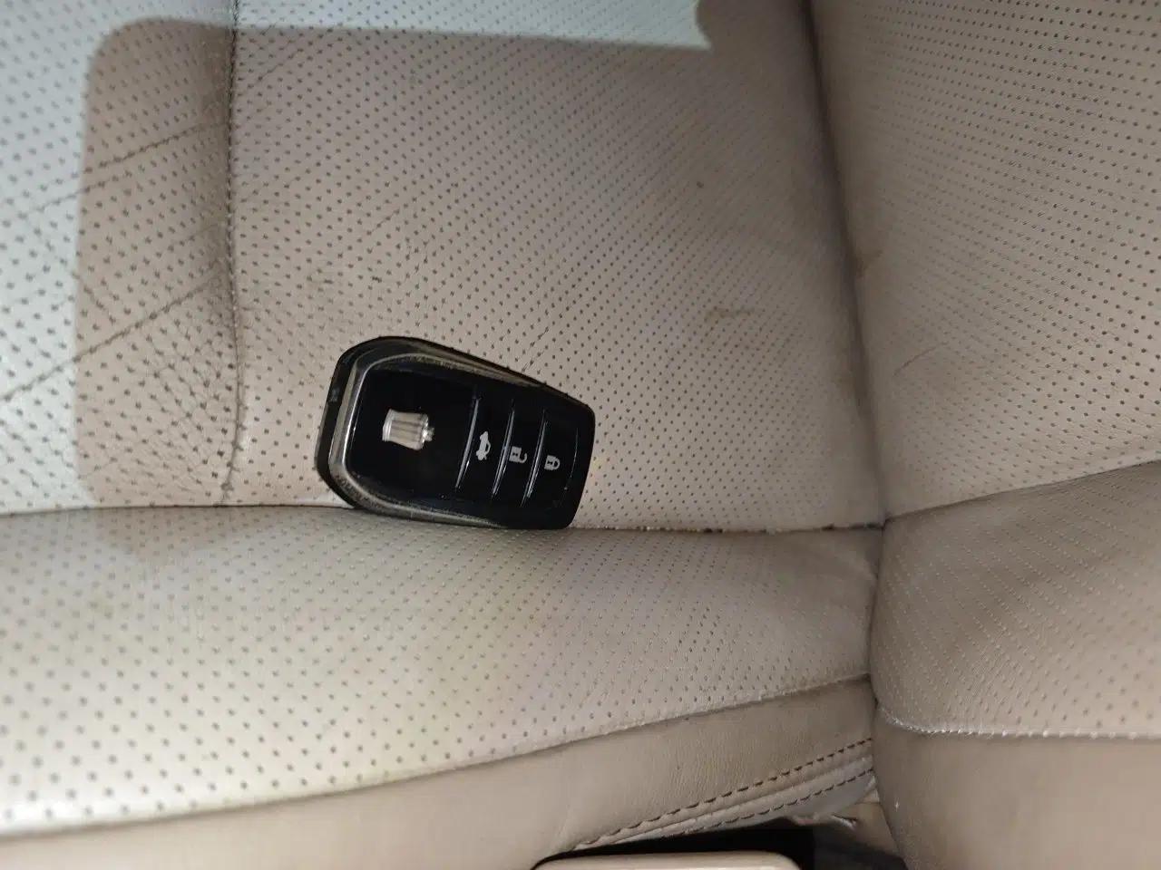 Toyota Crown 2012 2.5L Royal Leather Edition — миниатюра 9
