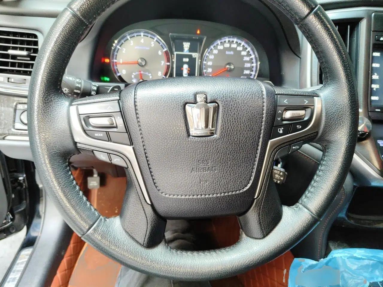 Toyota Crown 2018 2.0T Fashion Edition — миниатюра 11