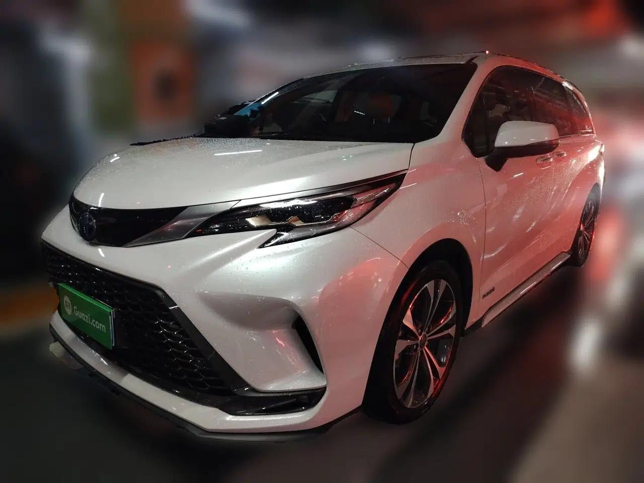 Toyota Granvia 2023 2.5L Hybrid Prestige PLUS Edition — миниатюра 1