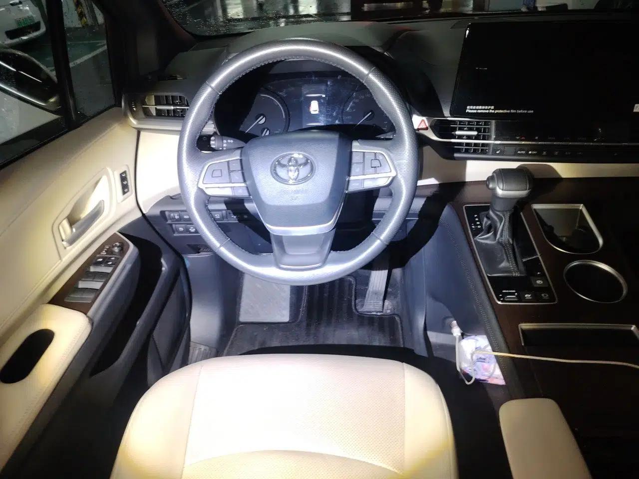 Toyota Granvia 2023 2.5L Hybrid Prestige PLUS Edition — миниатюра 11
