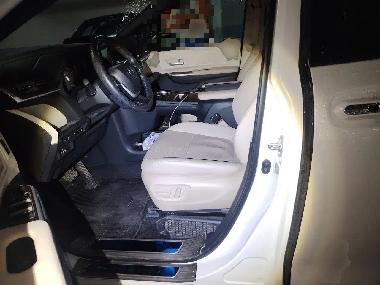 Toyota Granvia 2023 2.5L Hybrid Prestige PLUS Edition — миниатюра 16