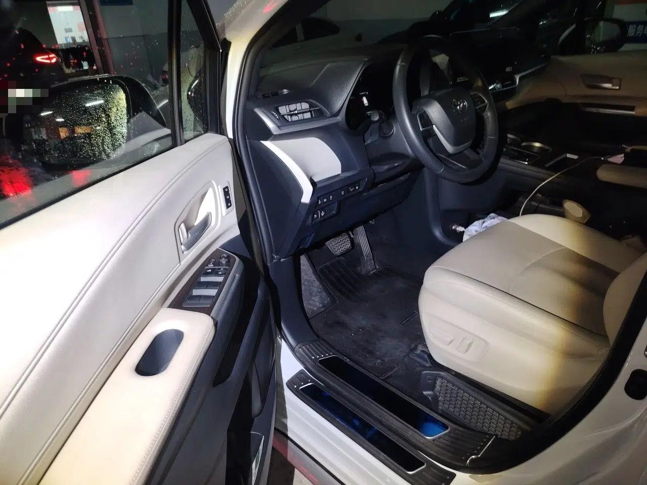 Toyota Granvia 2023 2.5L Hybrid Prestige PLUS Edition — миниатюра 17