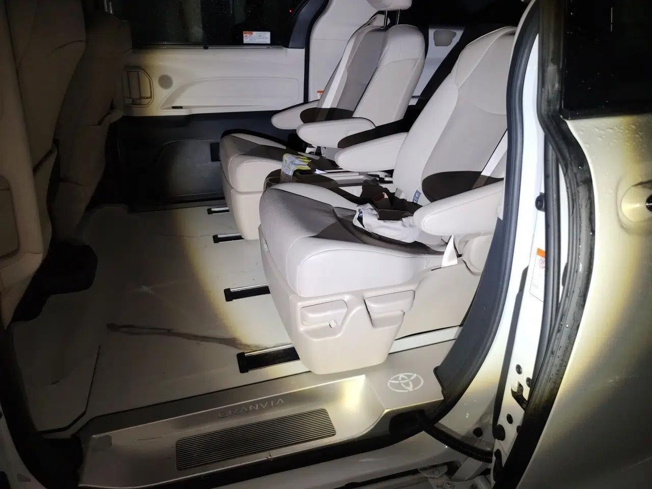 Toyota Granvia 2023 2.5L Hybrid Prestige PLUS Edition — миниатюра 18