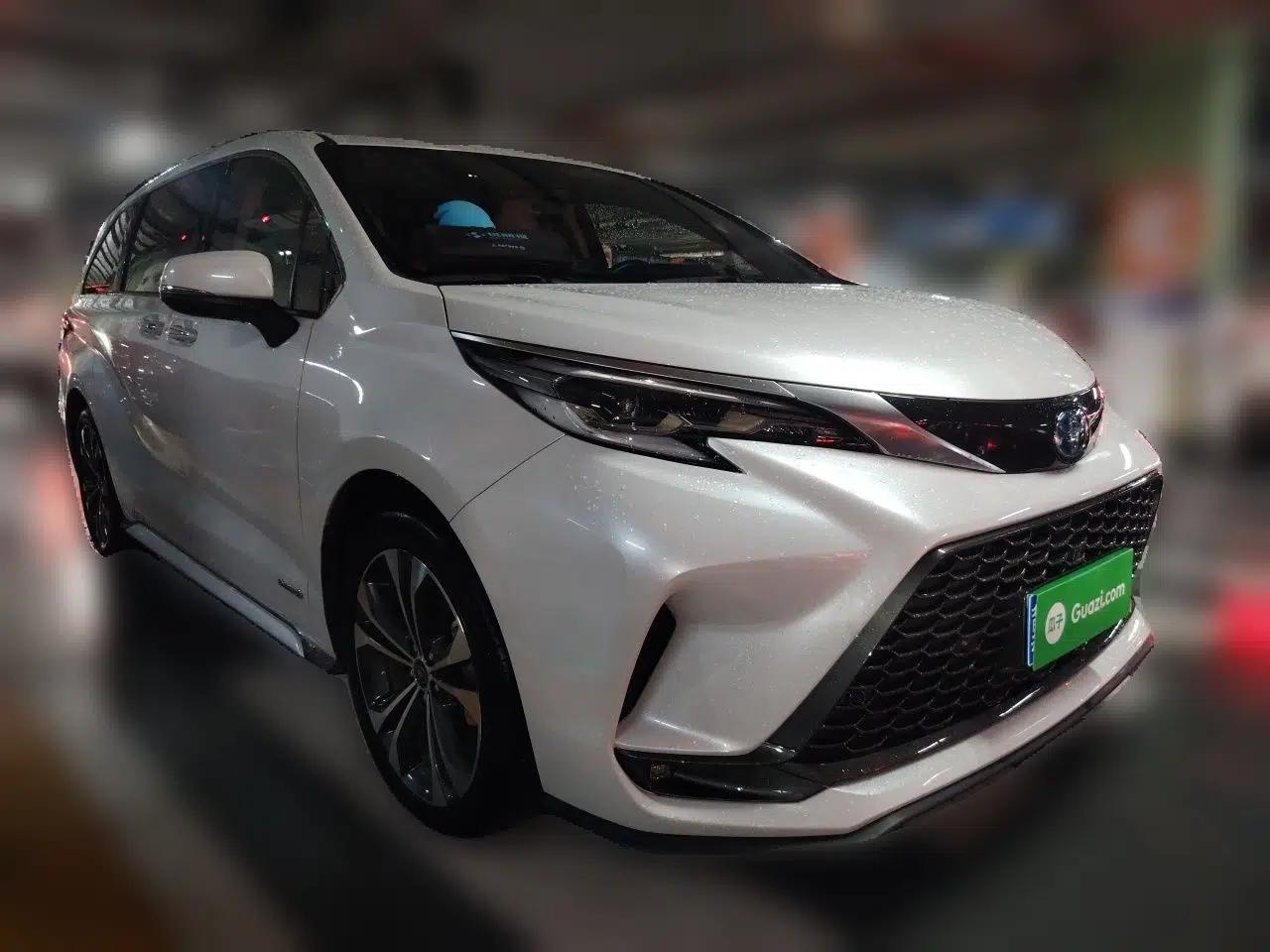 Toyota Granvia 2023 2.5L Hybrid Prestige PLUS Edition — миниатюра 3