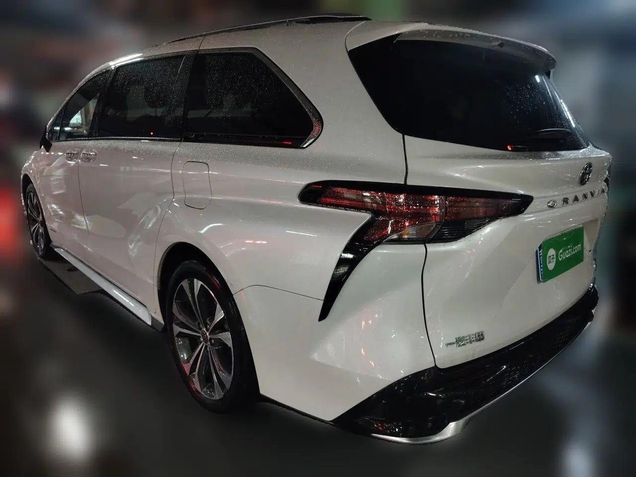 Toyota Granvia 2023 2.5L Hybrid Prestige PLUS Edition — миниатюра 4