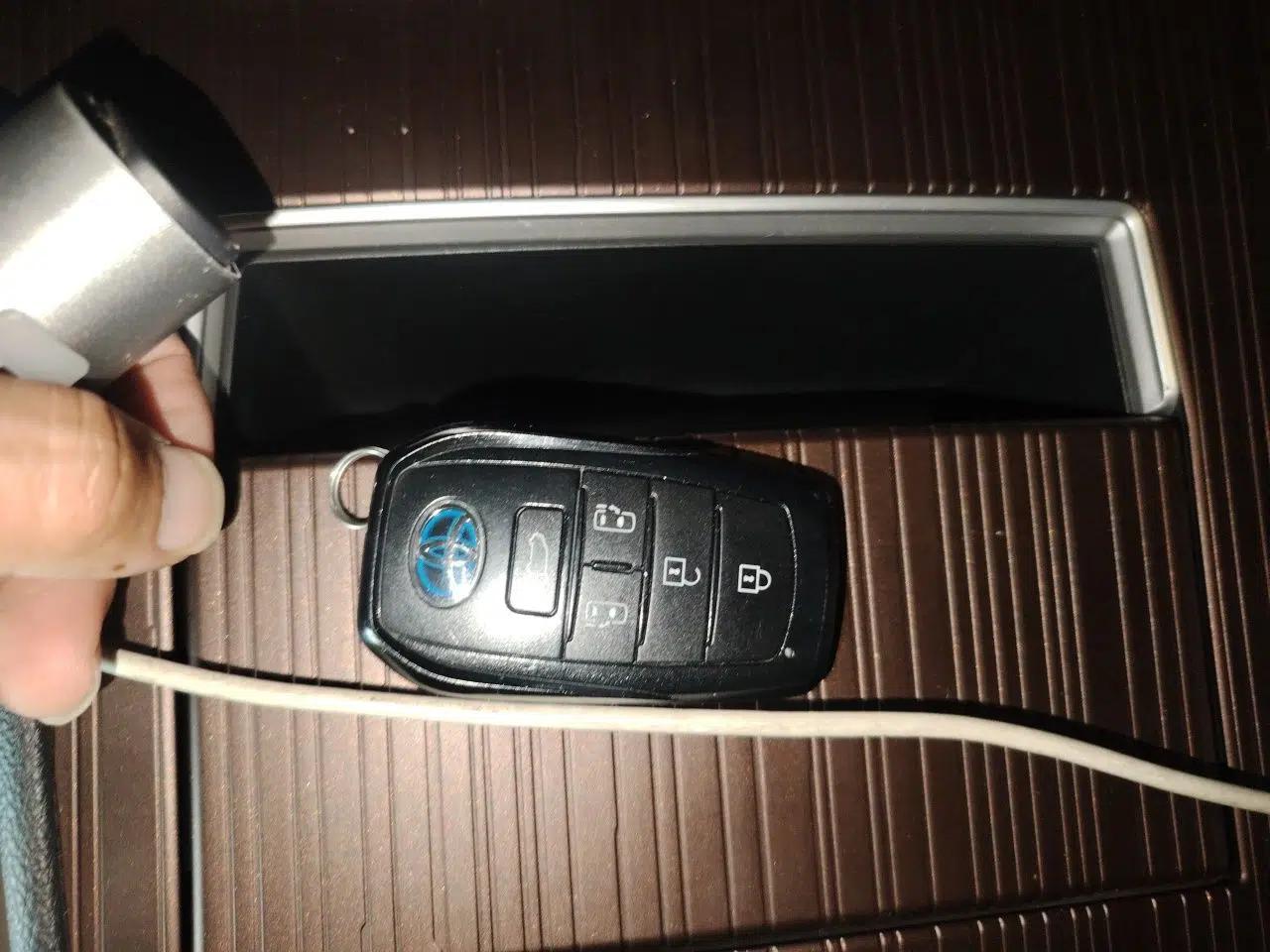 Toyota Granvia 2023 2.5L Hybrid Prestige PLUS Edition — миниатюра 9