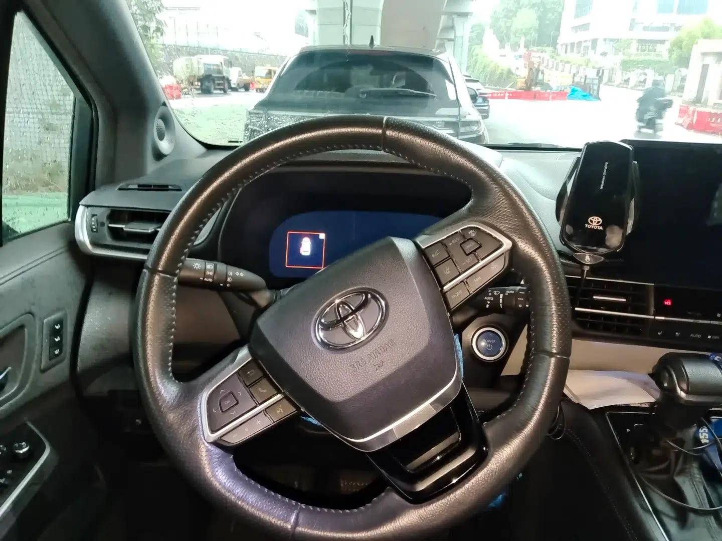 Toyota Granvia 2022 2.5L Hybrid Flagship Edition — миниатюра 11