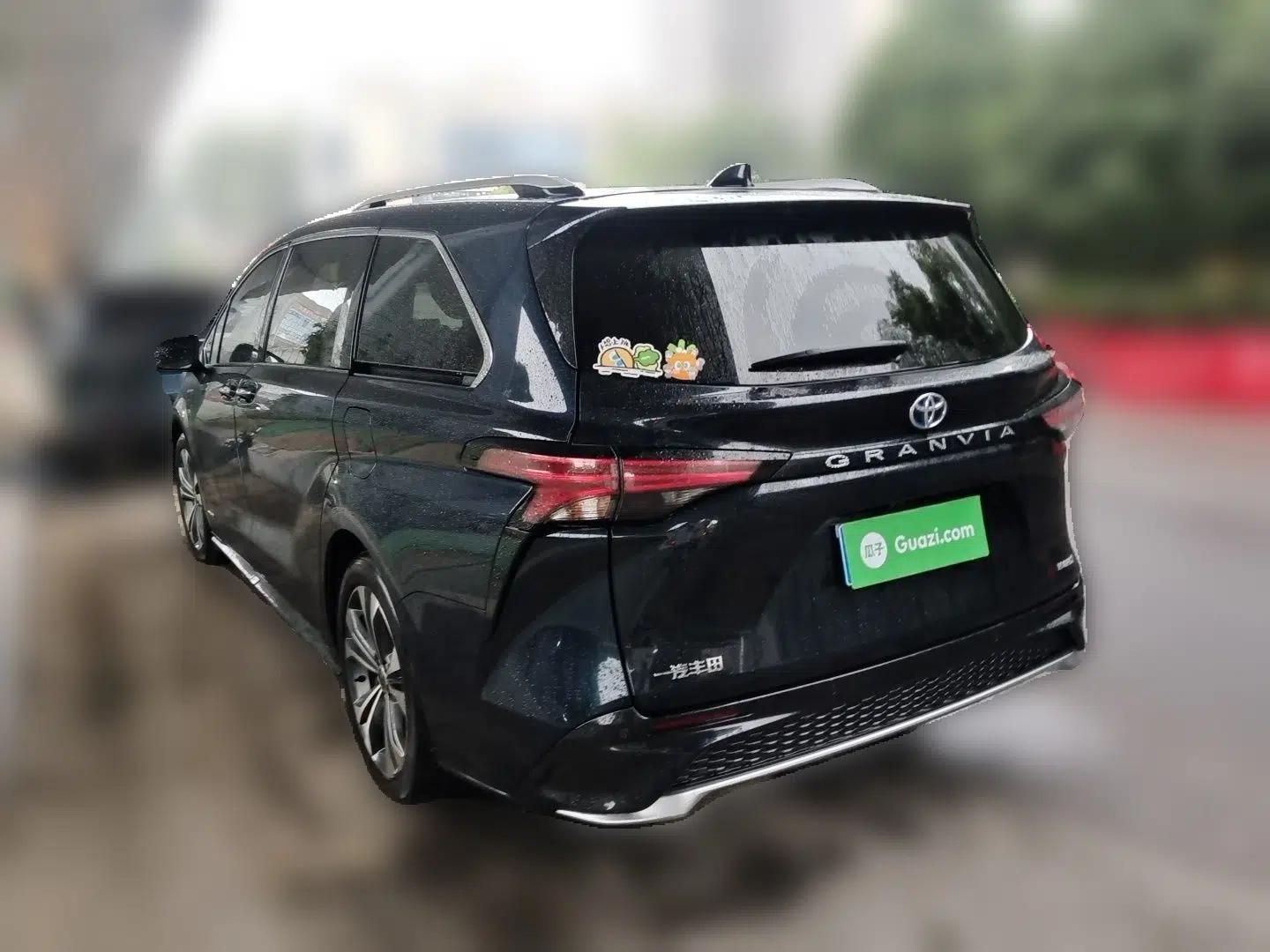 Toyota Granvia 2022 2.5L Hybrid Flagship Edition — миниатюра 4