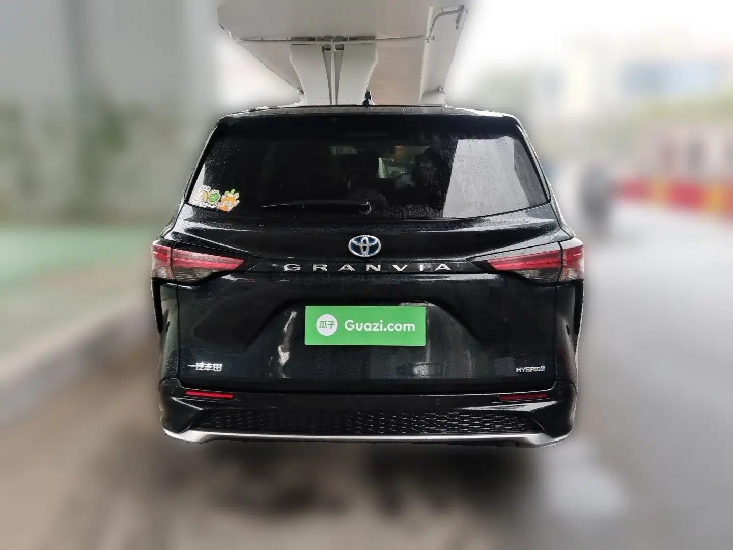 Toyota Granvia 2022 2.5L Hybrid Flagship Edition — миниатюра 5
