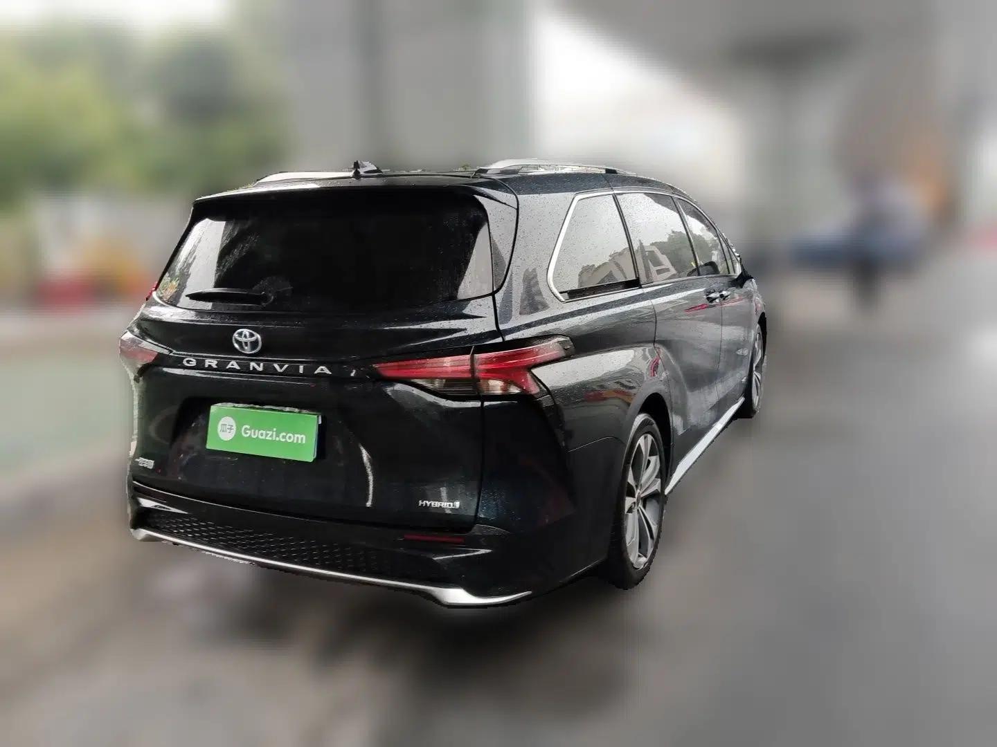 Toyota Granvia 2022 2.5L Hybrid Flagship Edition — миниатюра 6