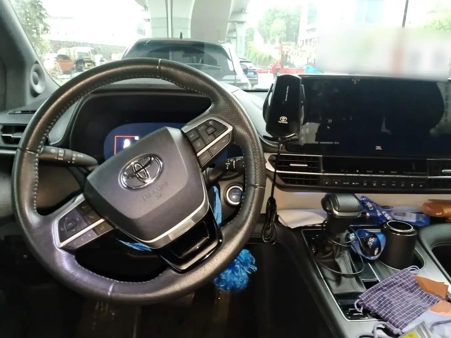 Toyota Granvia 2022 2.5L Hybrid Flagship Edition — миниатюра 10