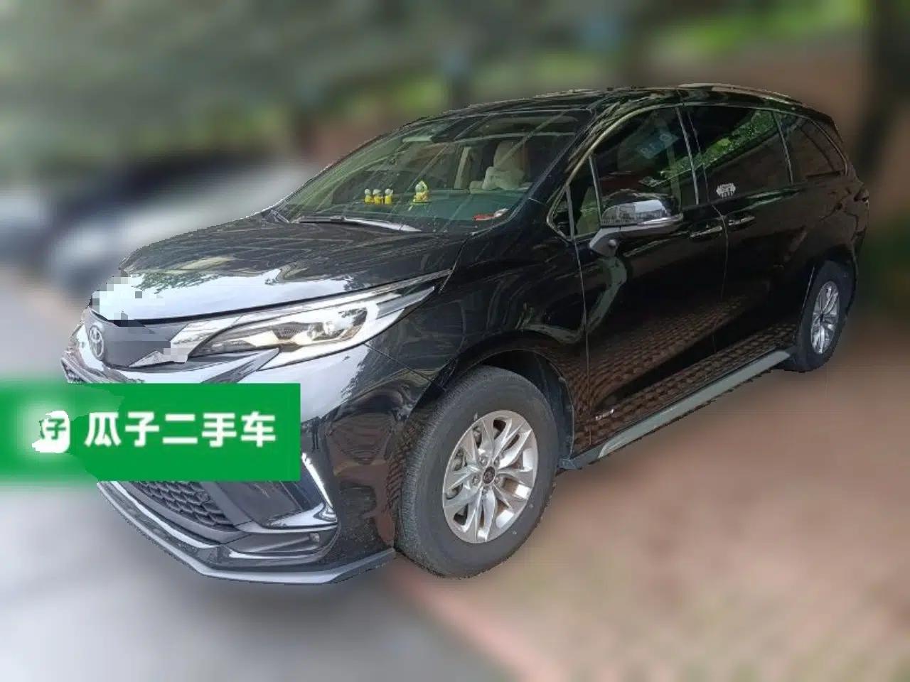 Toyota Granvia 2024 2.5L Hybrid Comfort Edition — миниатюра 1