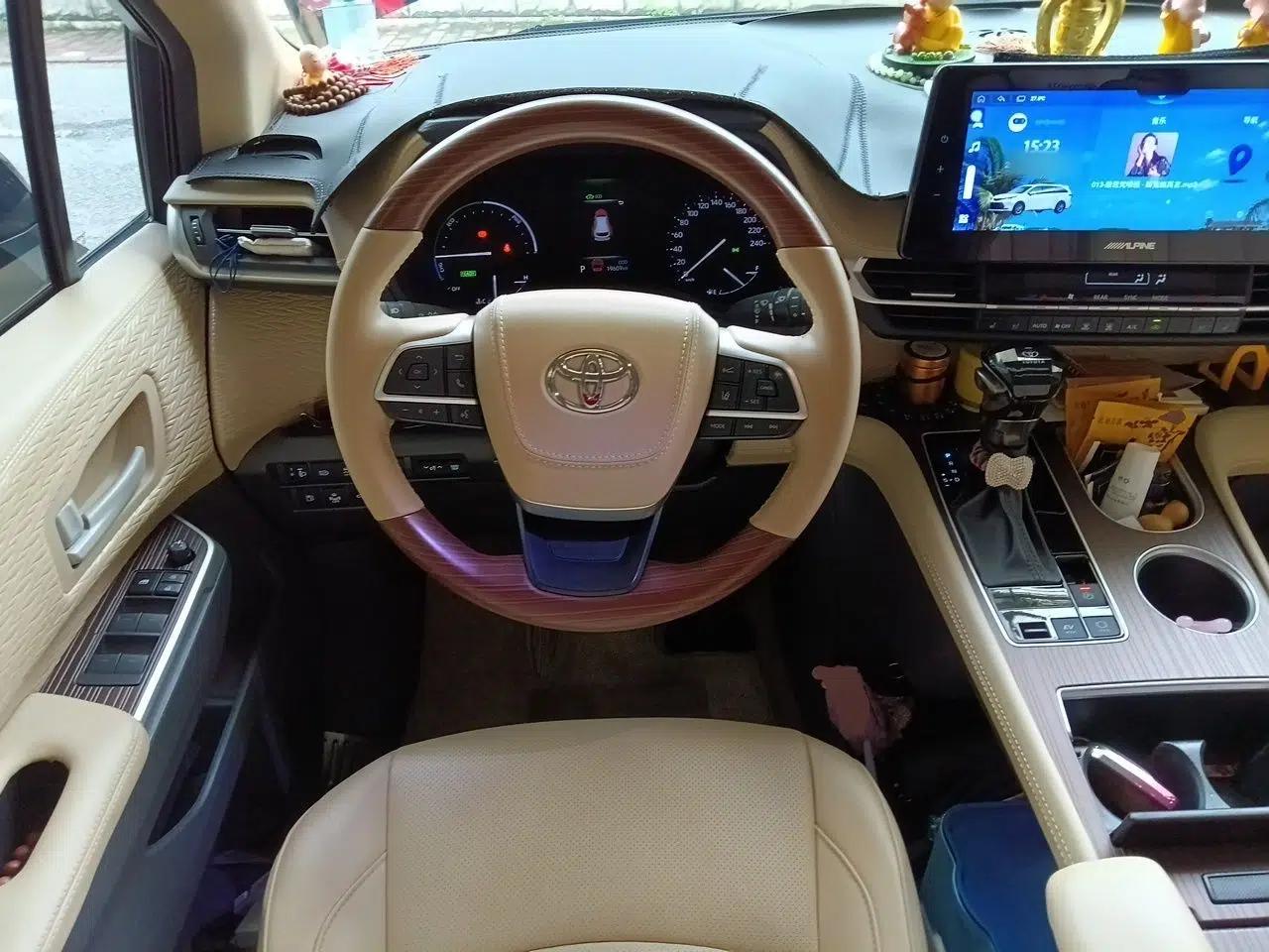 Toyota Granvia 2024 2.5L Hybrid Comfort Edition — миниатюра 11