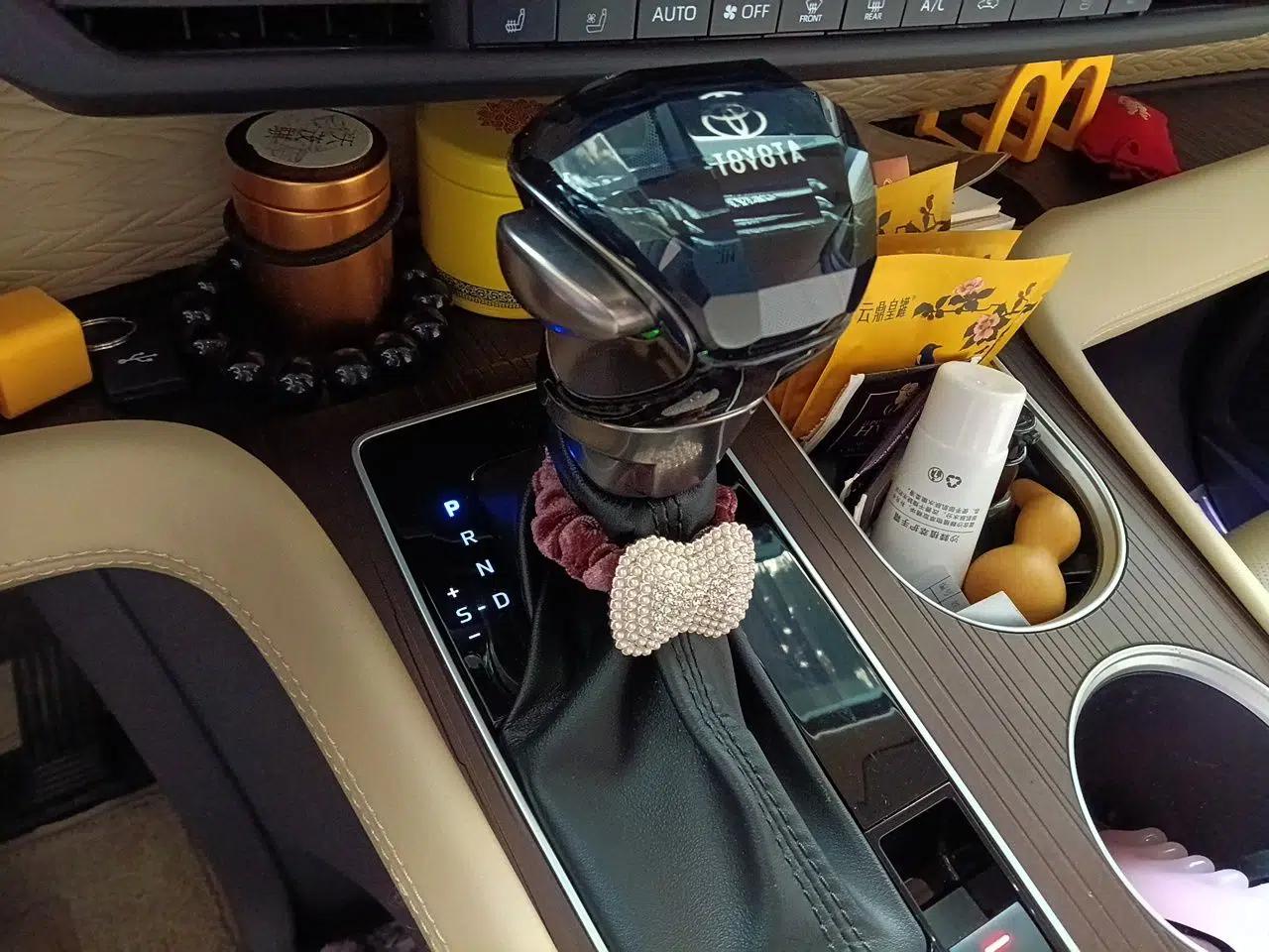 Toyota Granvia 2024 2.5L Hybrid Comfort Edition — миниатюра 15