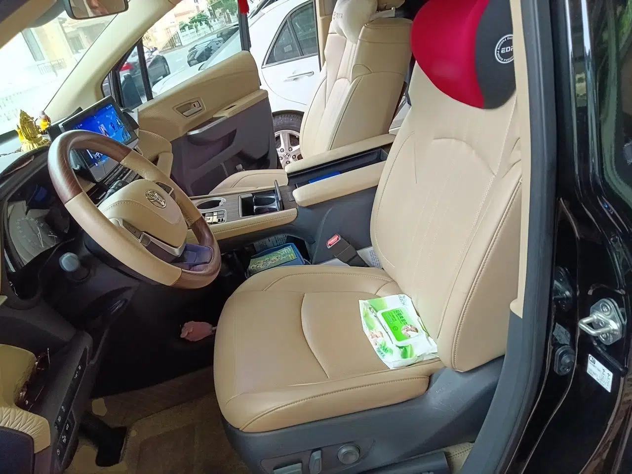Toyota Granvia 2024 2.5L Hybrid Comfort Edition — миниатюра 16