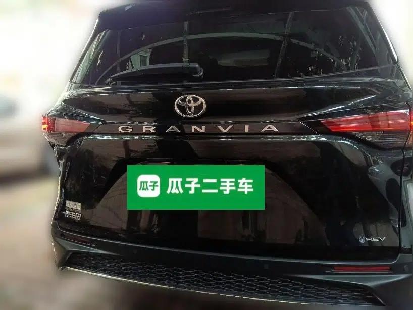 Toyota Granvia 2024 2.5L Hybrid Comfort Edition — миниатюра 5