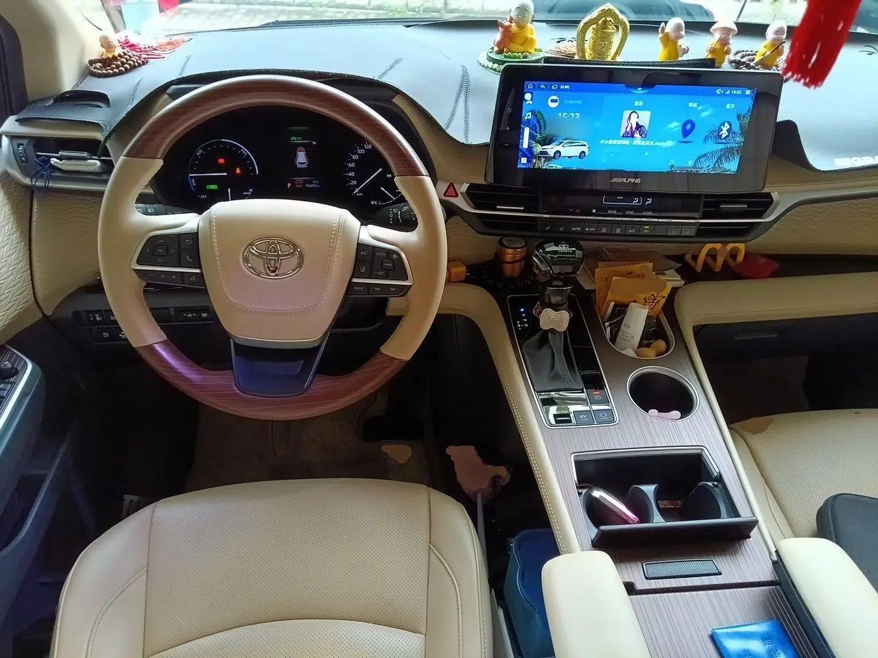 Toyota Granvia 2024 2.5L Hybrid Comfort Edition — миниатюра 10