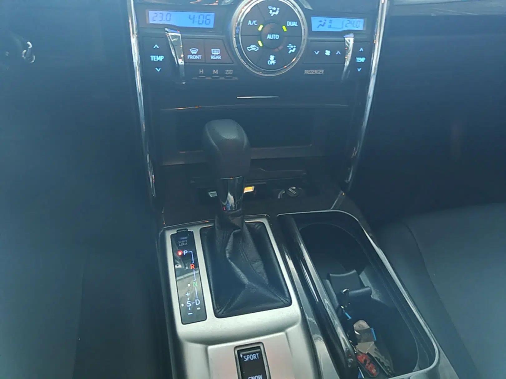 Toyota Reiz 2013 2.5S Elite Edition — миниатюра 16