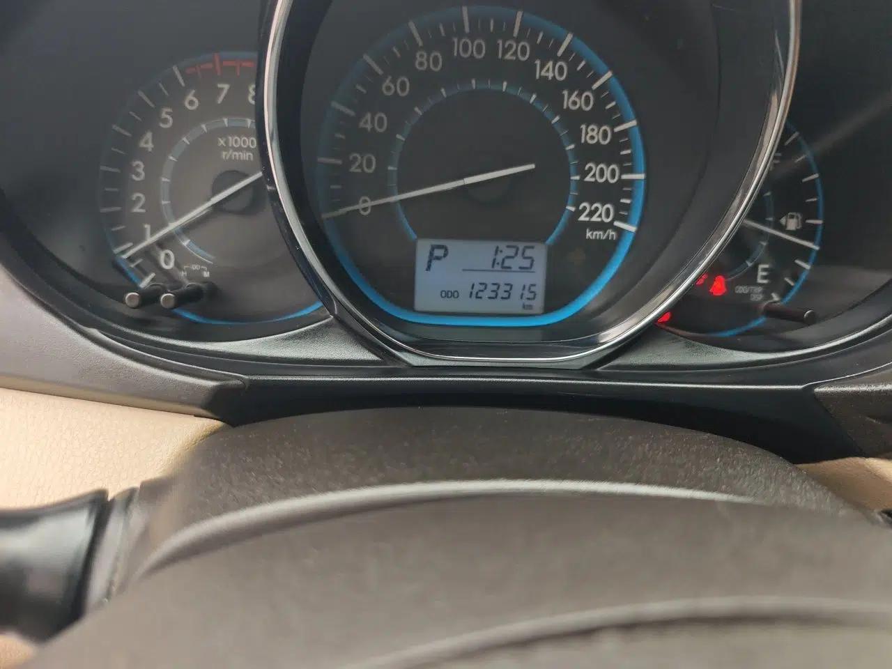 Toyota Vios 2014 1.5L Automatic ZhiZhen Edition — миниатюра 13