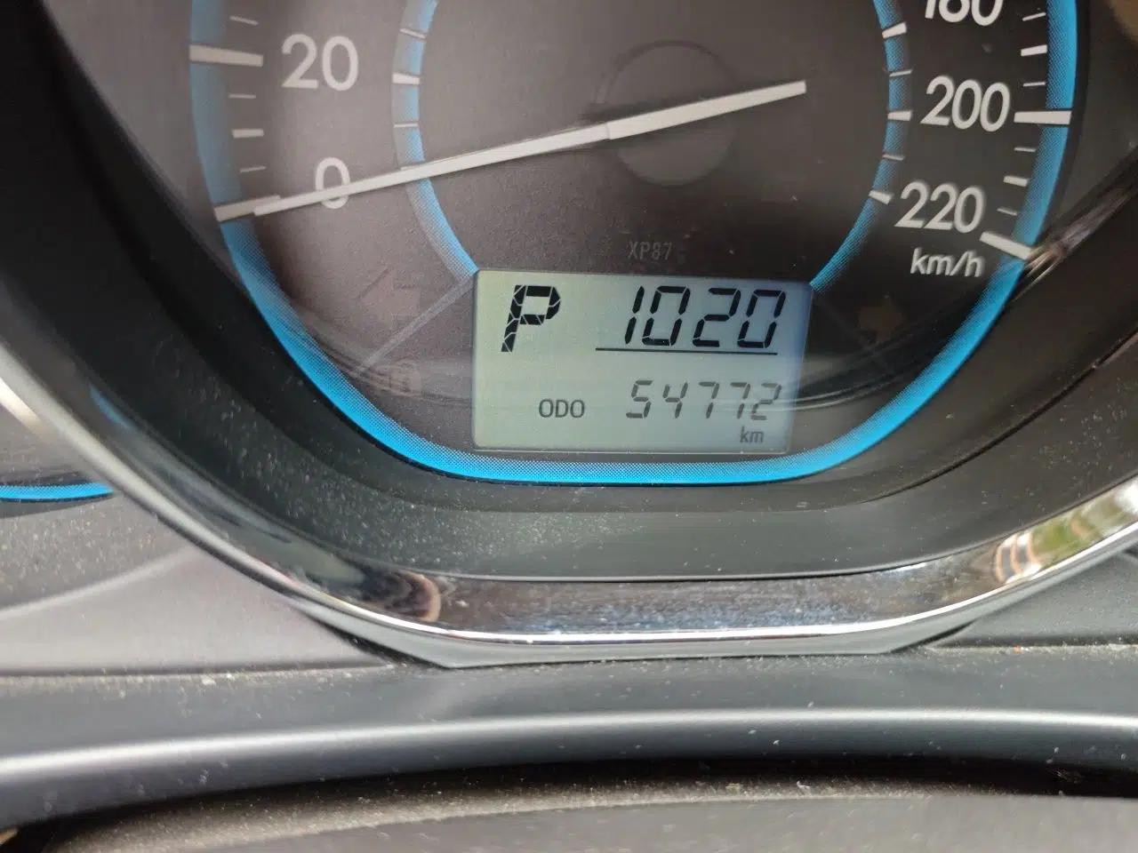 Toyota Vios 2014 1.5L Automatic ZhiZhen Edition — миниатюра 13