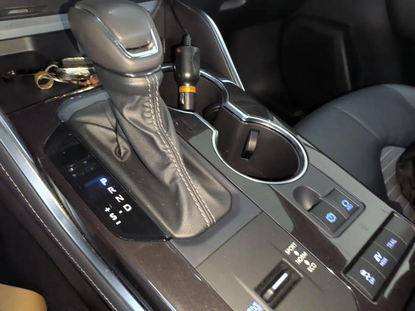 Toyota Crown Kluger 2021 2.5L HEV Four-Wheel Drive Premium Edition — миниатюра 17