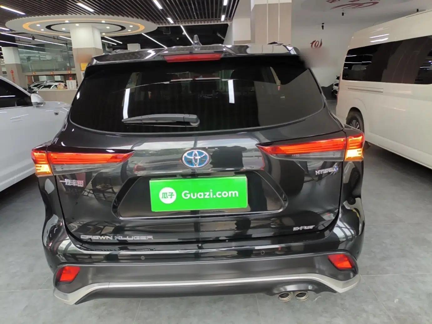 Toyota Crown Kluger 2021 2.5L HEV Four-Wheel Drive Premium Edition — миниатюра 5