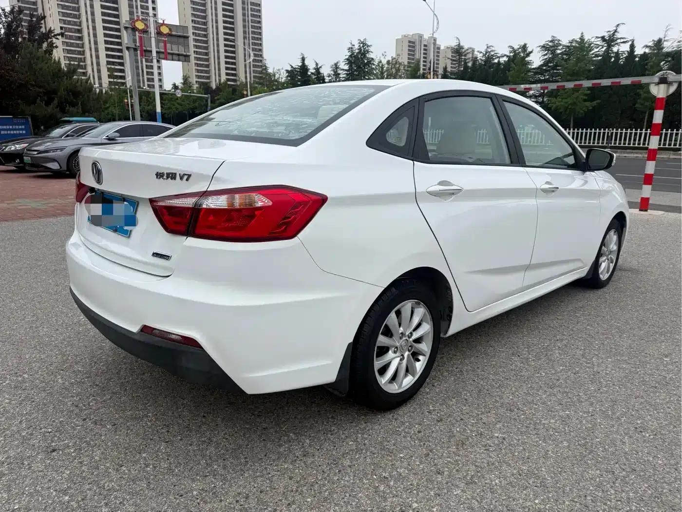 Yuexiang V7 2015 1.6L Manual Comfort Edition (National IV Emission Standard) — миниатюра 4
