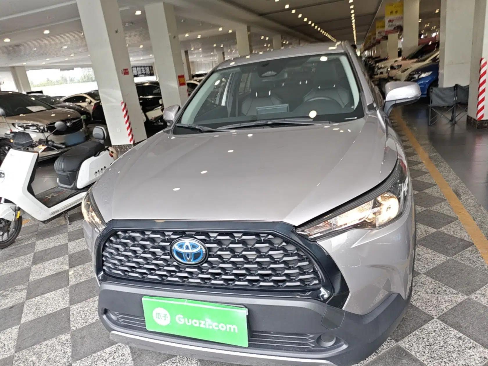 Toyota Corolla Cross 2023 Dual-Motor 2.0L Pioneer Edition — миниатюра 2