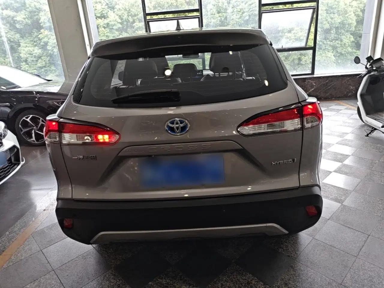 Toyota Corolla Cross 2023 Dual-Motor 2.0L Pioneer Edition — миниатюра 5