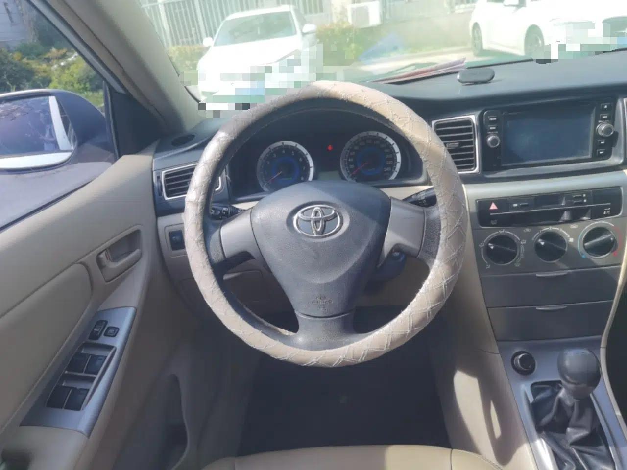 Toyota Corolla EX 2013 1.6L Manual Luxury Edition — миниатюра 11