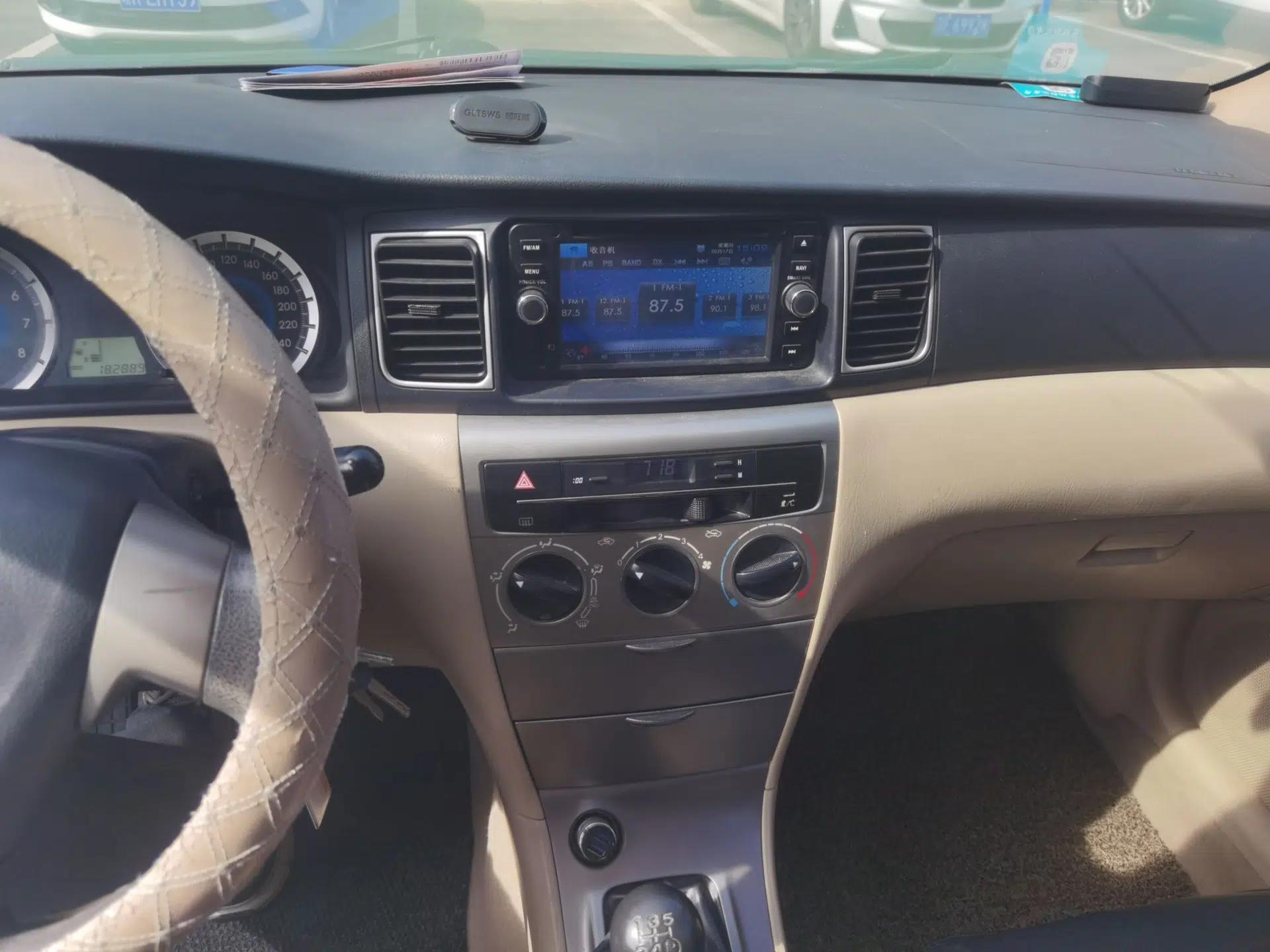 Toyota Corolla EX 2013 1.6L Manual Luxury Edition — миниатюра 14