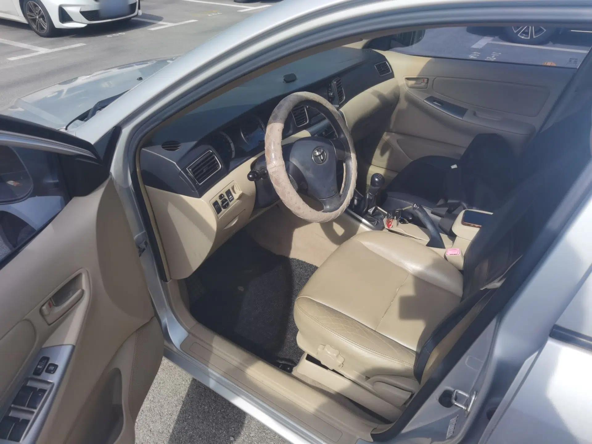 Toyota Corolla EX 2013 1.6L Manual Luxury Edition — миниатюра 17