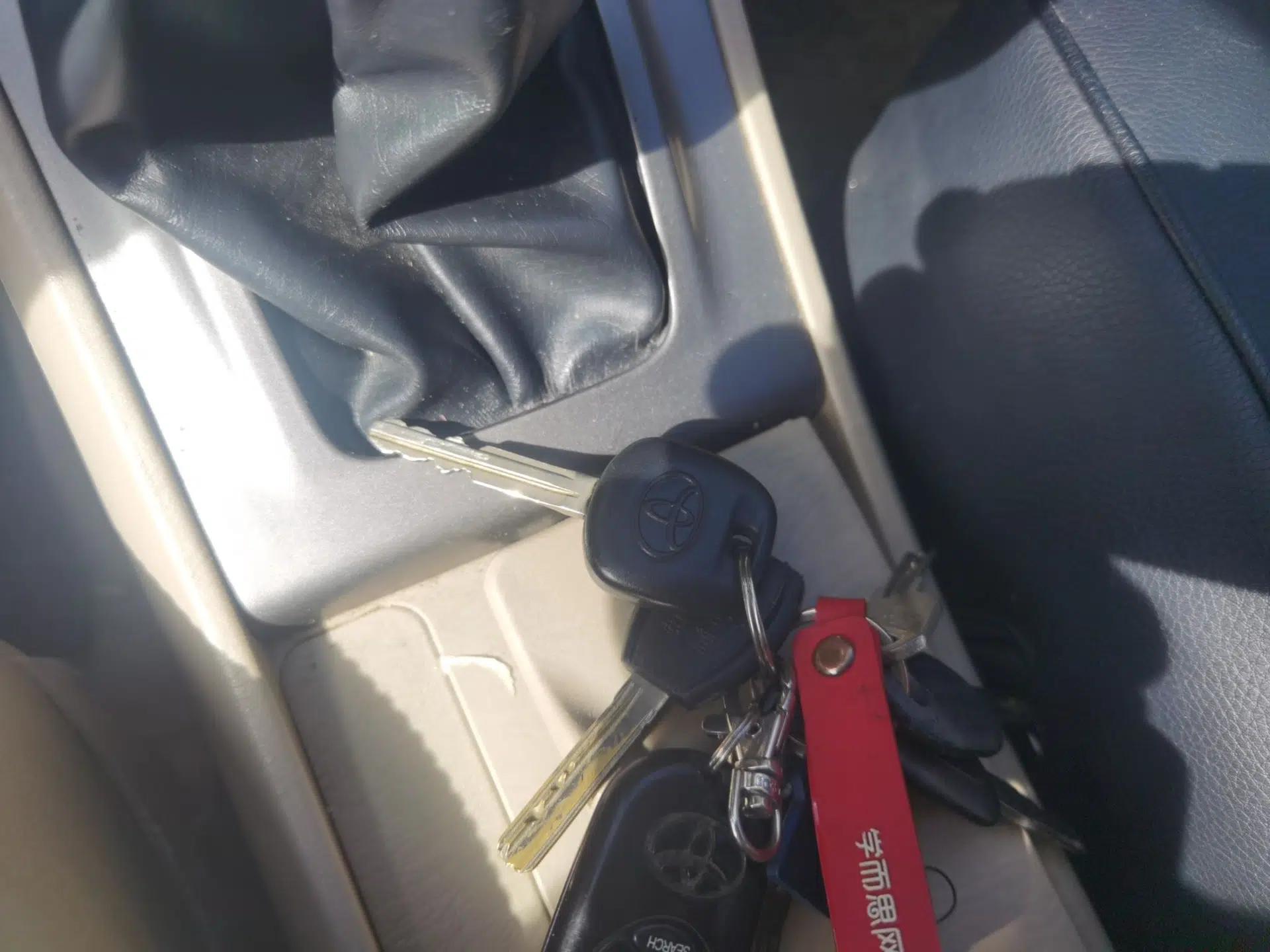 Toyota Corolla EX 2013 1.6L Manual Luxury Edition — миниатюра 9