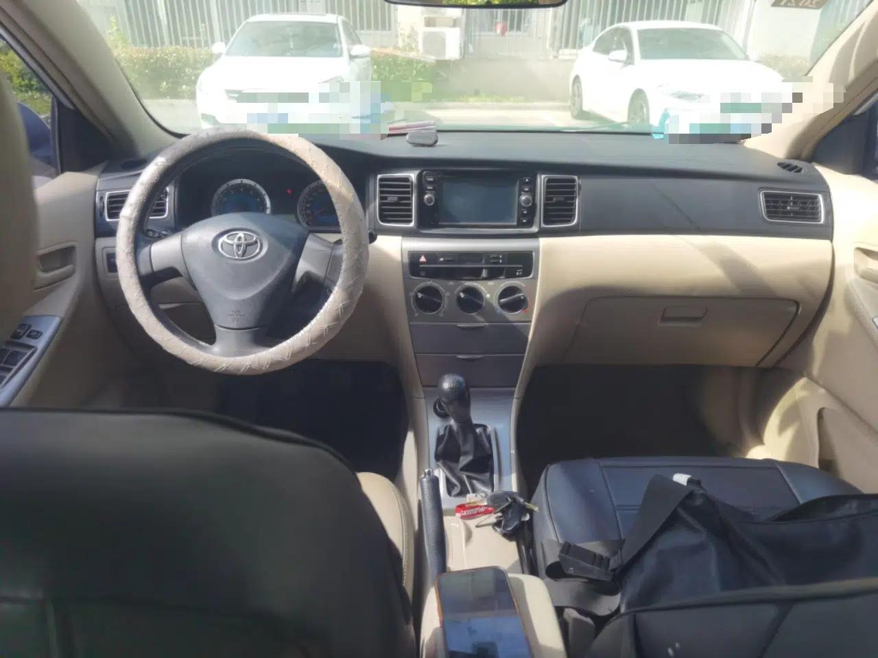 Toyota Corolla EX 2013 1.6L Manual Luxury Edition — миниатюра 10