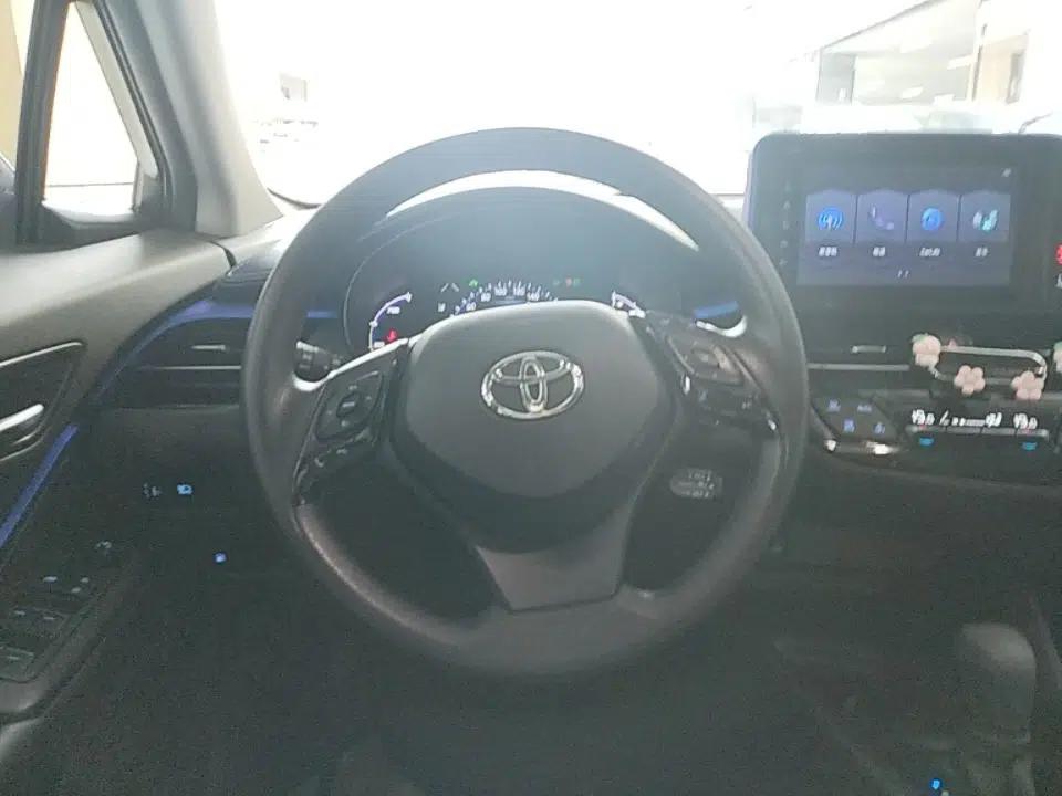 Toyota C-HR 2021 Dual-Motor 2.0L E-CVT Comfort Edition — миниатюра 14
