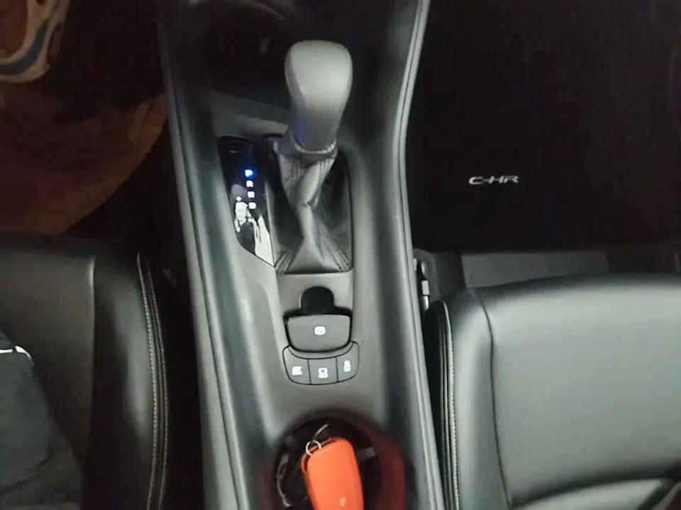Toyota C-HR 2021 Dual-Motor 2.0L E-CVT Comfort Edition — миниатюра 17
