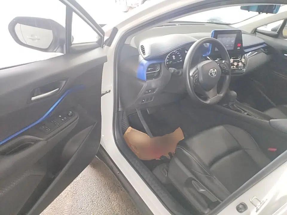 Toyota C-HR 2021 Dual-Motor 2.0L E-CVT Comfort Edition — миниатюра 19