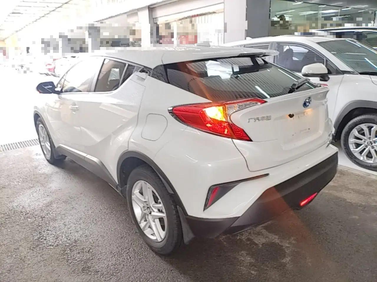 Toyota C-HR 2021 Dual-Motor 2.0L E-CVT Comfort Edition — миниатюра 4