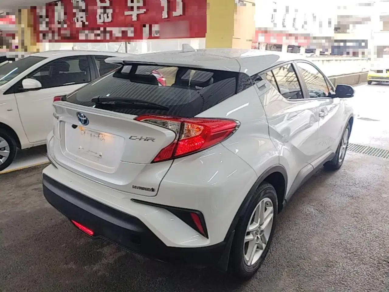 Toyota C-HR 2021 Dual-Motor 2.0L E-CVT Comfort Edition — миниатюра 6
