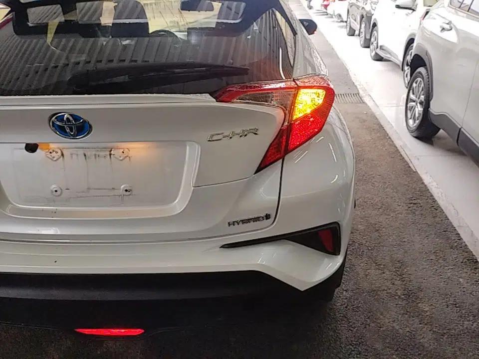 Toyota C-HR 2021 Dual-Motor 2.0L E-CVT Comfort Edition — миниатюра 7