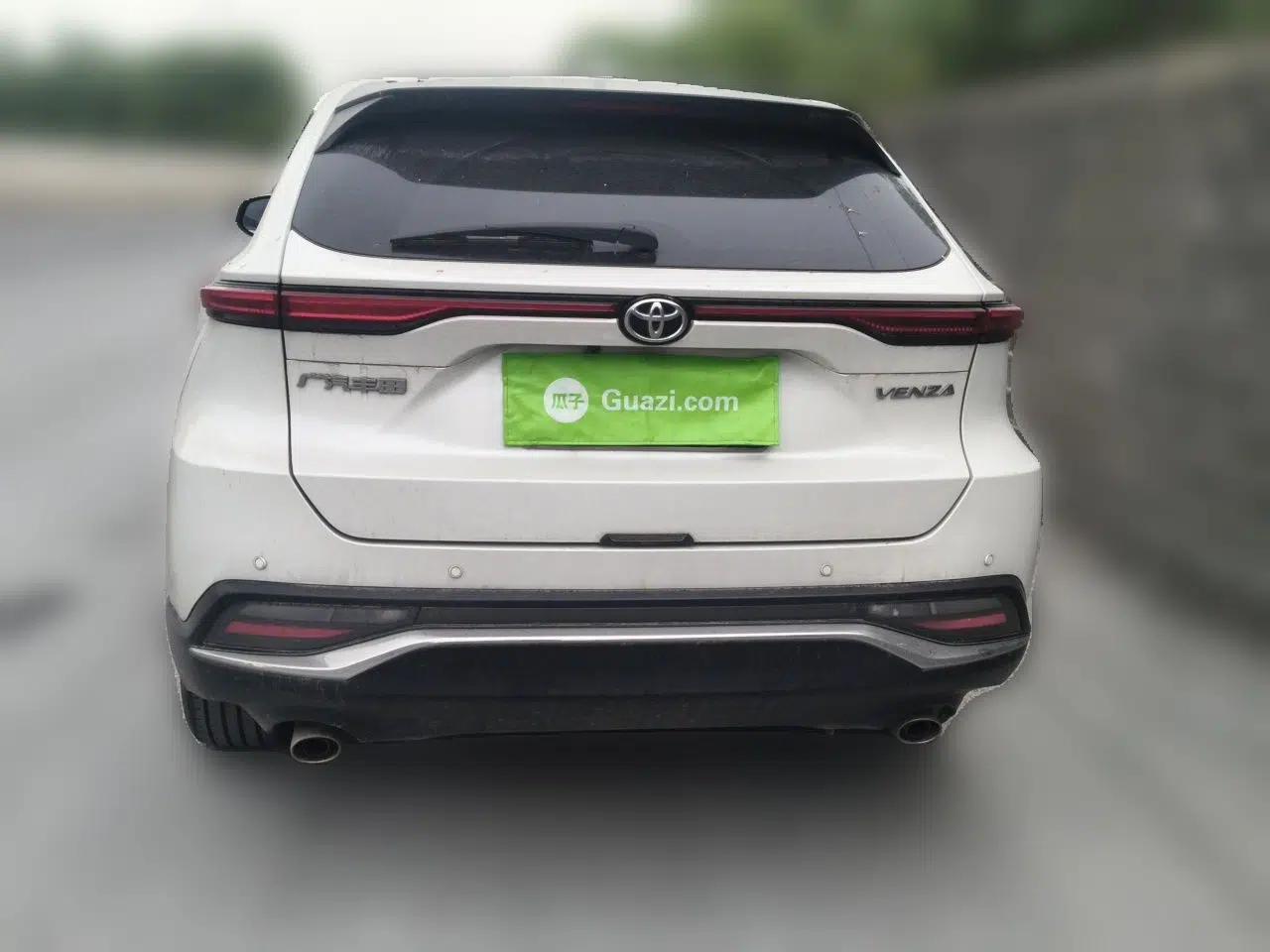 Toyota Venza 2022 2.0L CVT Two-Wheel Drive Prestige Edition — миниатюра 5
