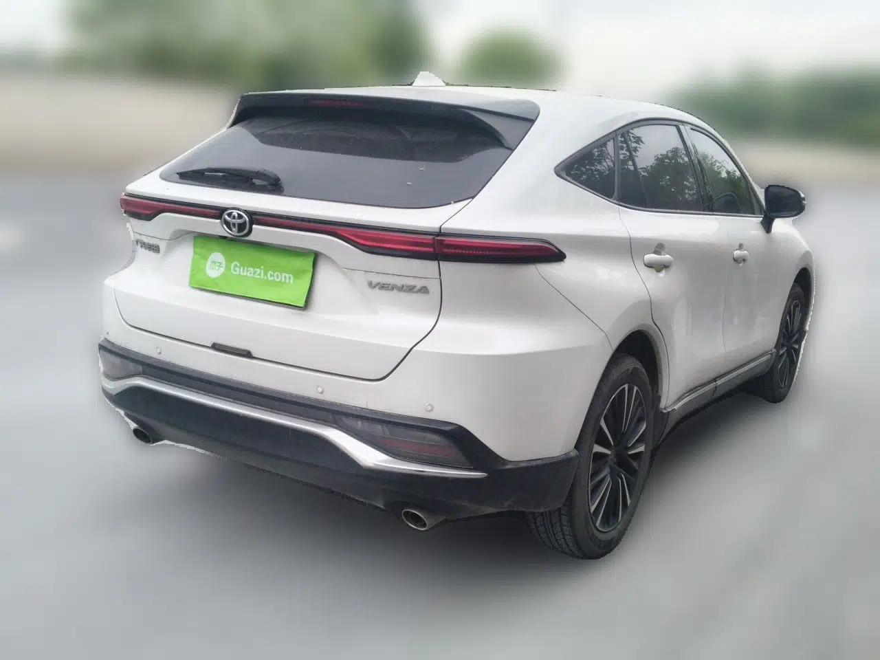 Toyota Venza 2022 2.0L CVT Two-Wheel Drive Prestige Edition — миниатюра 6