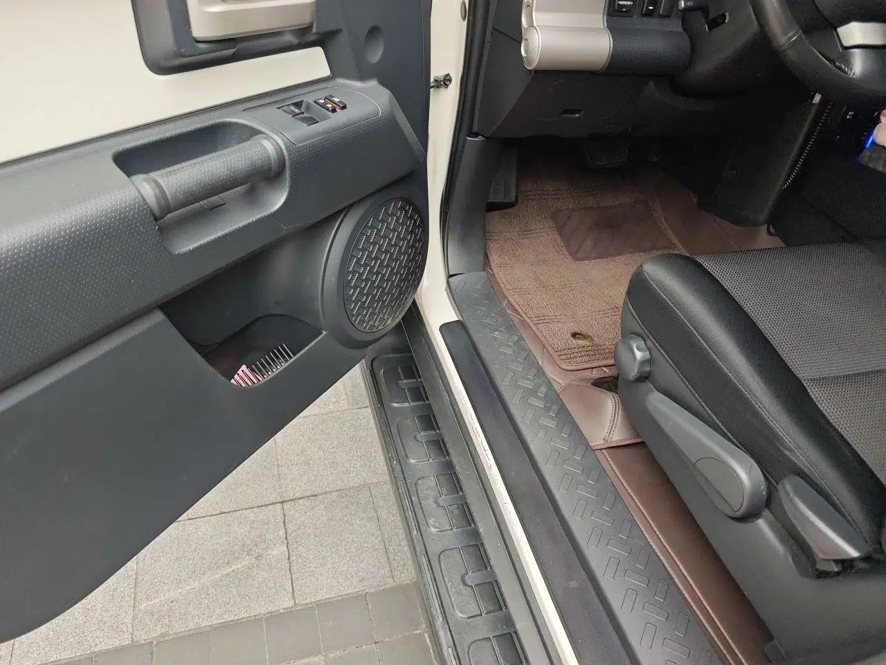Toyota FJ Cruiser  — миниатюра 17