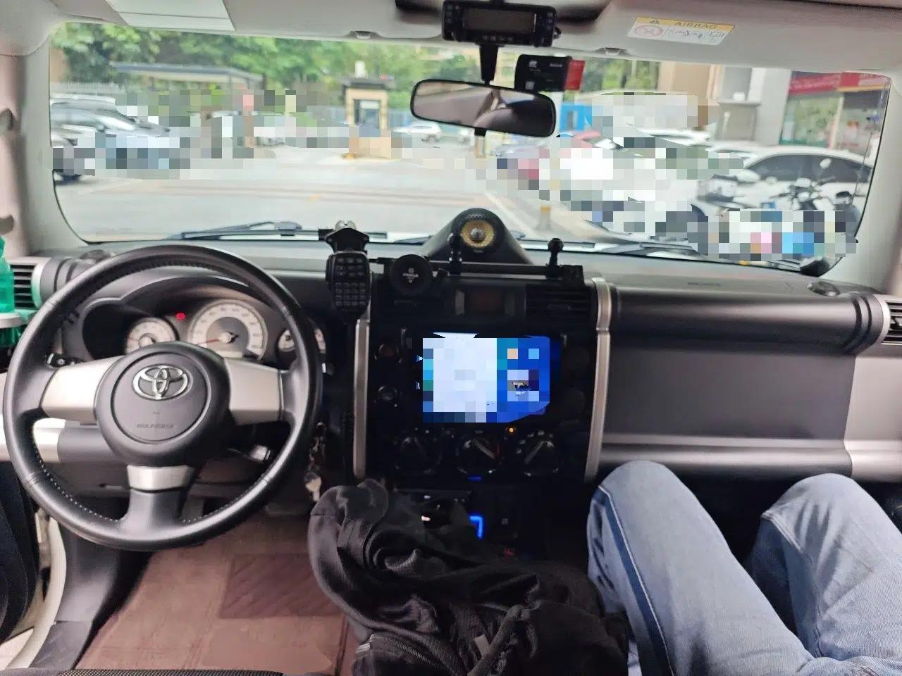 Toyota FJ Cruiser  — миниатюра 10