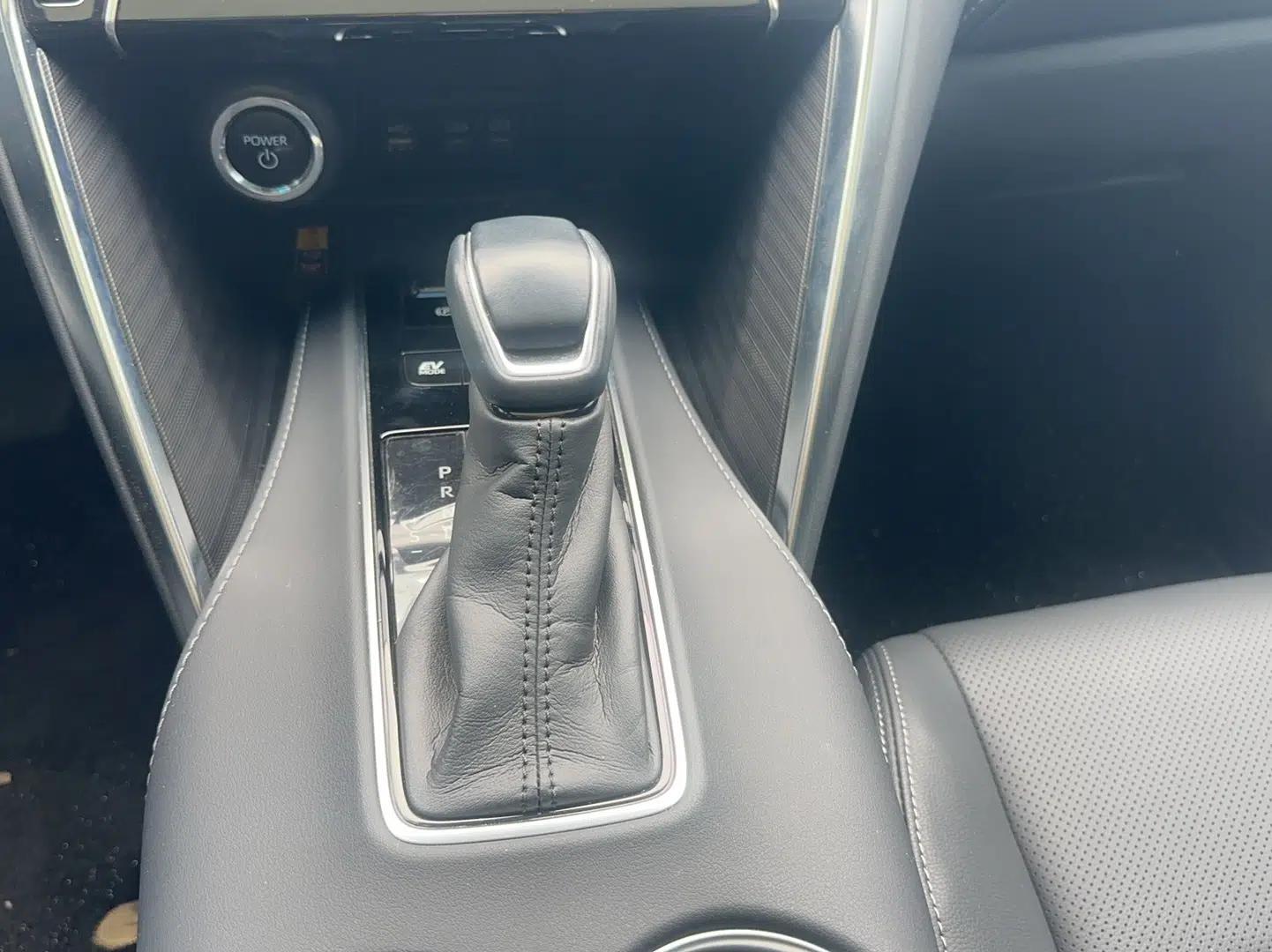 Toyota Harrier 2023 Dual-Motor 2.5L CVT 4x4 Deluxe Edition — миниатюра 13
