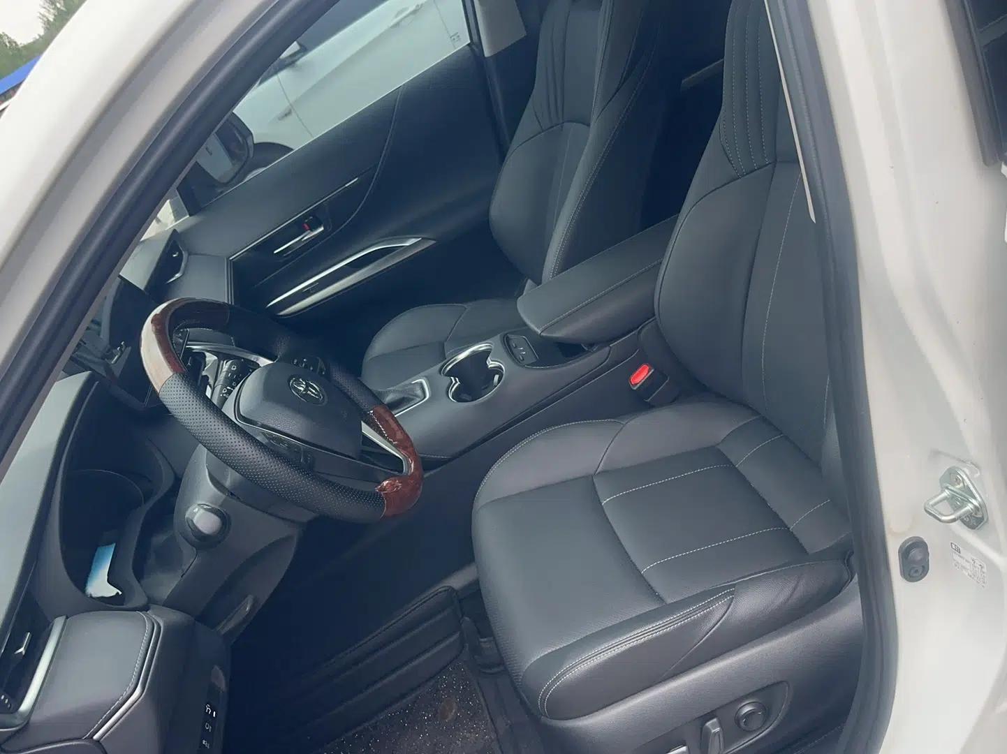 Toyota Harrier 2023 Dual-Motor 2.5L CVT 4x4 Deluxe Edition — миниатюра 14