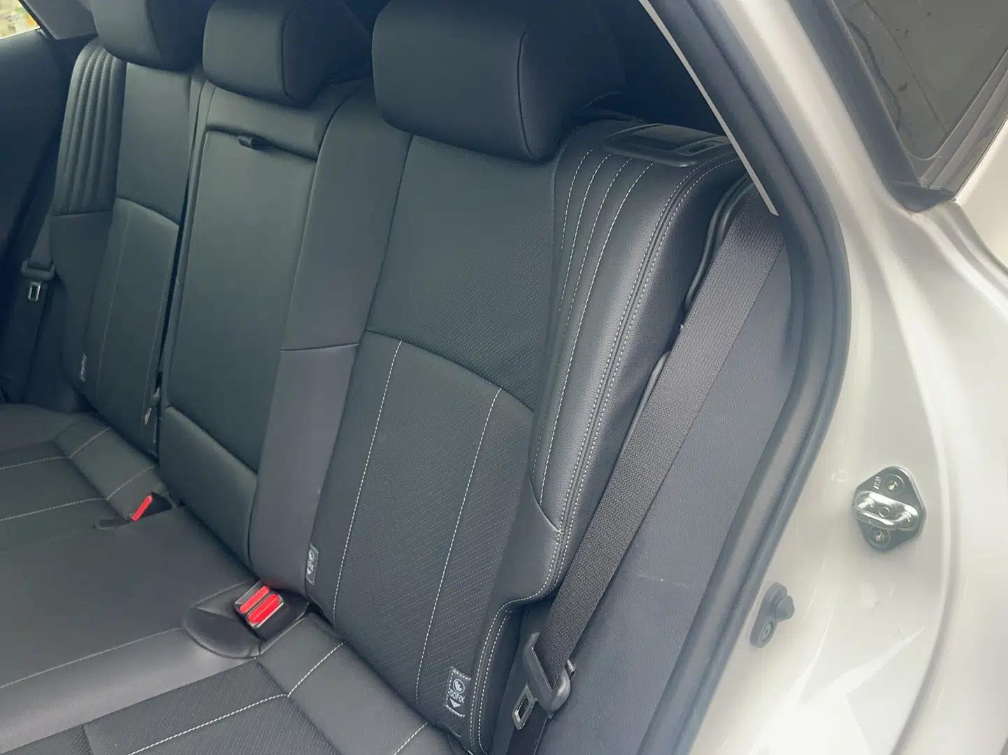 Toyota Harrier 2023 Dual-Motor 2.5L CVT 4x4 Deluxe Edition — миниатюра 16