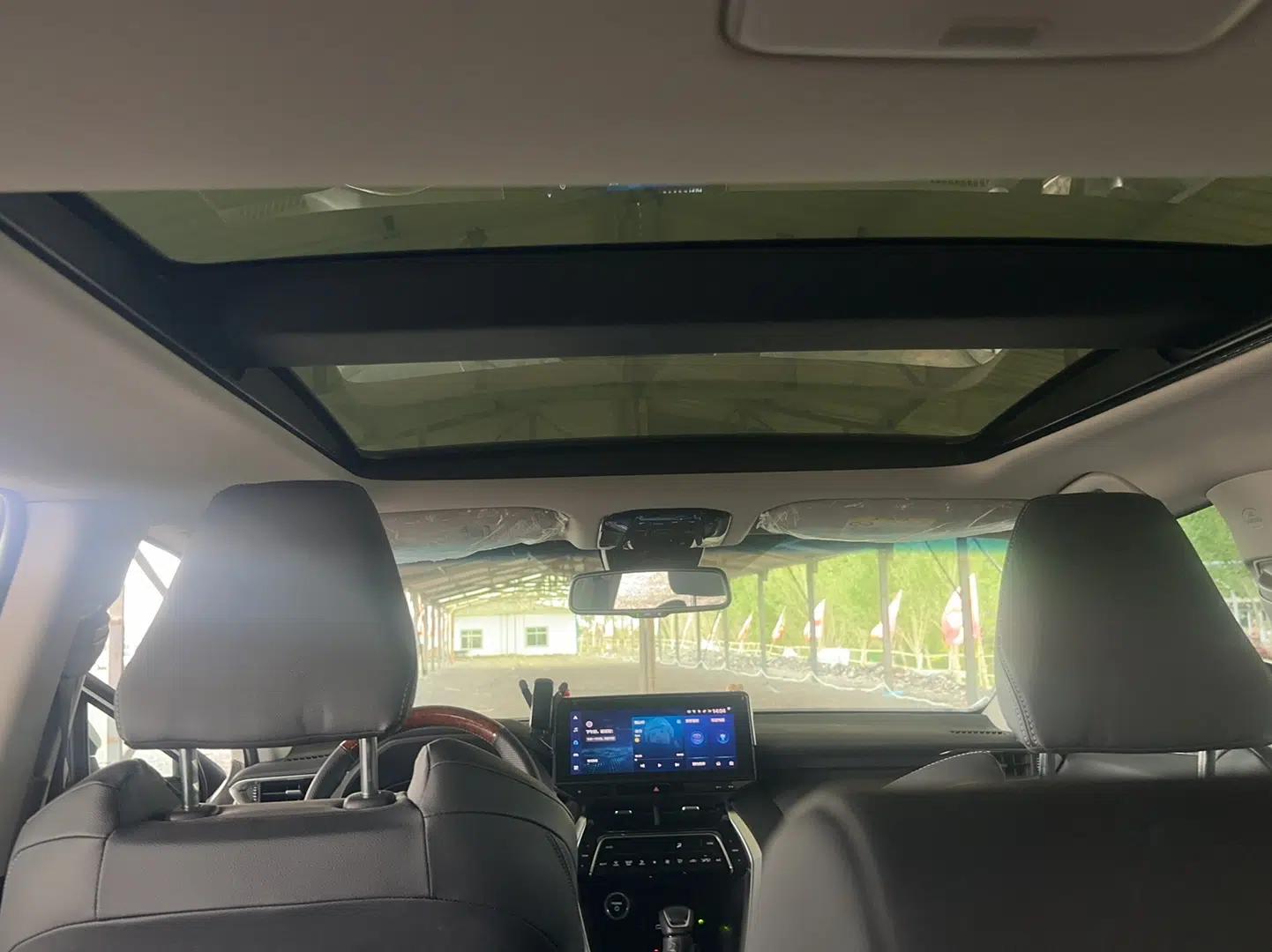 Toyota Harrier 2023 Dual-Motor 2.5L CVT 4x4 Deluxe Edition — миниатюра 17
