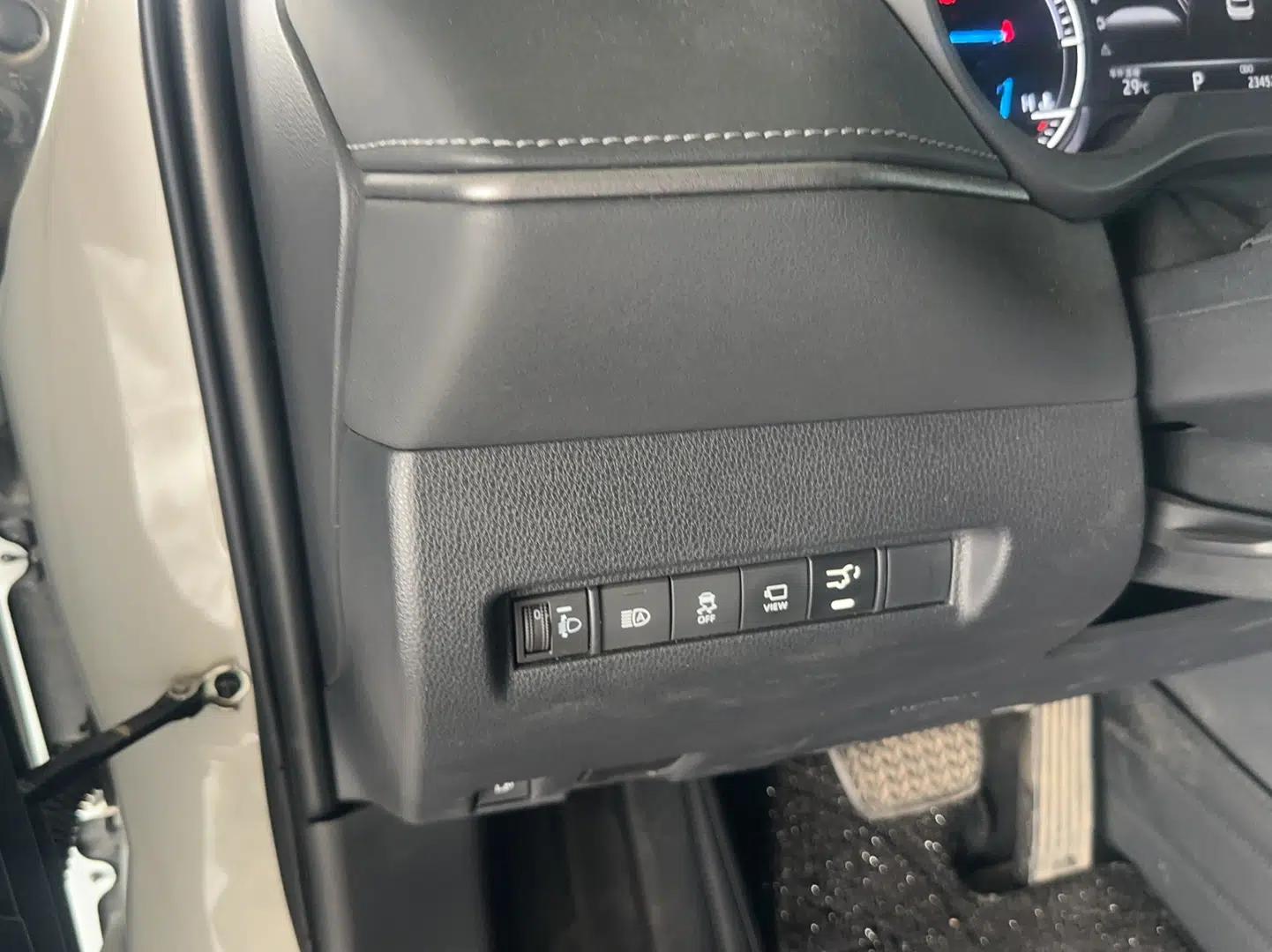 Toyota Harrier 2023 Dual-Motor 2.5L CVT 4x4 Deluxe Edition — миниатюра 21
