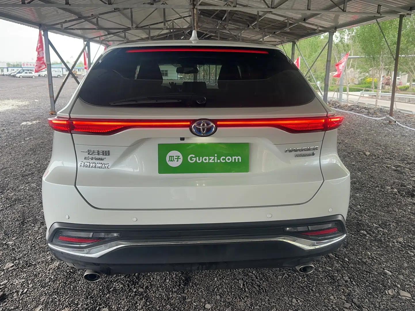 Toyota Harrier 2023 Dual-Motor 2.5L CVT 4x4 Deluxe Edition — миниатюра 4